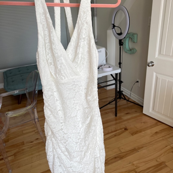 Size Medium- David’s Bridal Wedding Dress - Picture 5 of 9